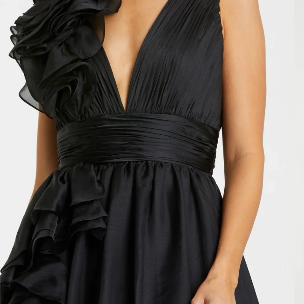 Mac Duggal Elegant Black One-Shoulder Dress